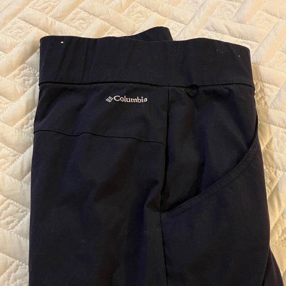 Columbia Women's Navy Shorts - Picture 4 of 5